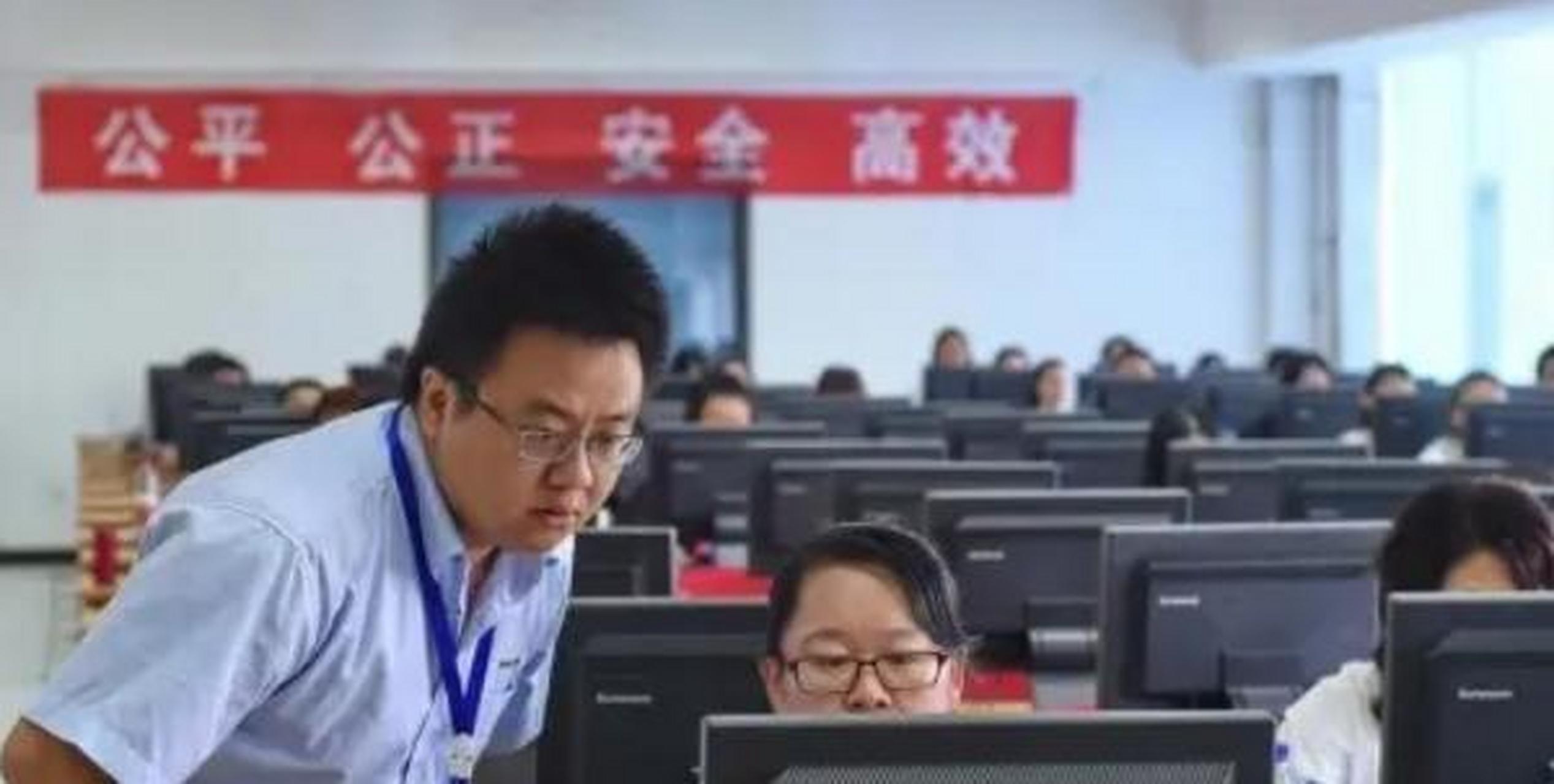 高考出现的"印刷体字迹",阅卷老师不舍得扣分,还可能多给几分