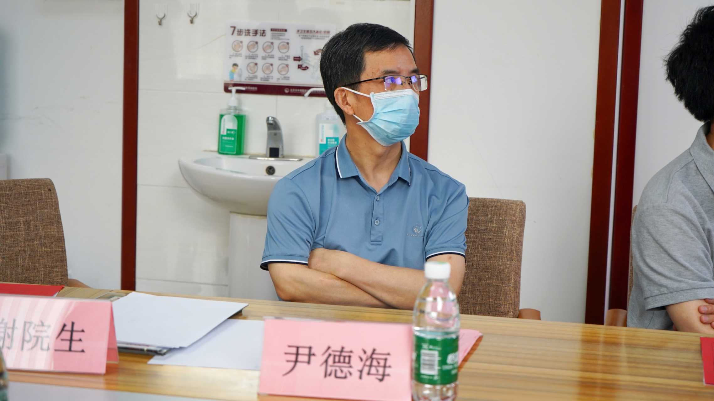 我是北京协和医院尹德海大夫,我没有什么优势,只是治疗肾病,糖尿病的