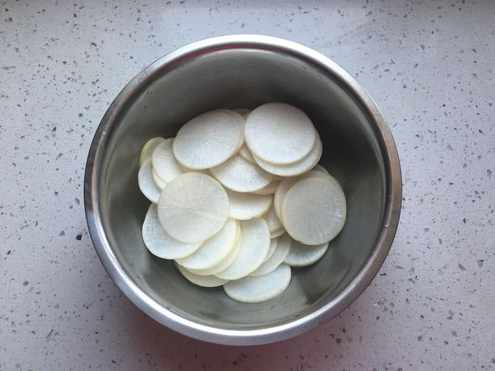 泡椒酸辣白萝卜 萝卜被称为"自然消化剂"根茎部分含有淀粉酶及各种