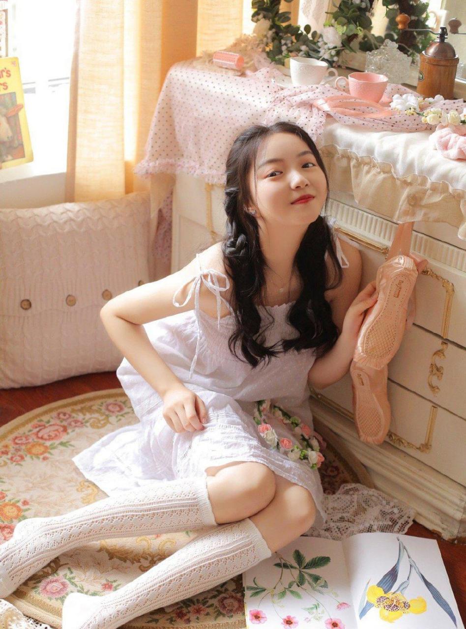 日系风格人像摄影,甜美可爱元气慢慢的女孩,居家唯美写真.