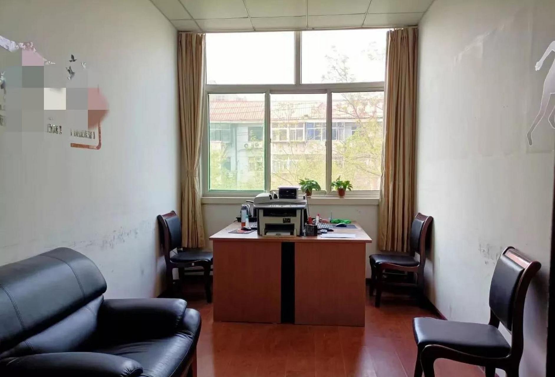 某乡镇镇长办公室 图一副镇长办公室 图二党政办主任副主任办公室 图