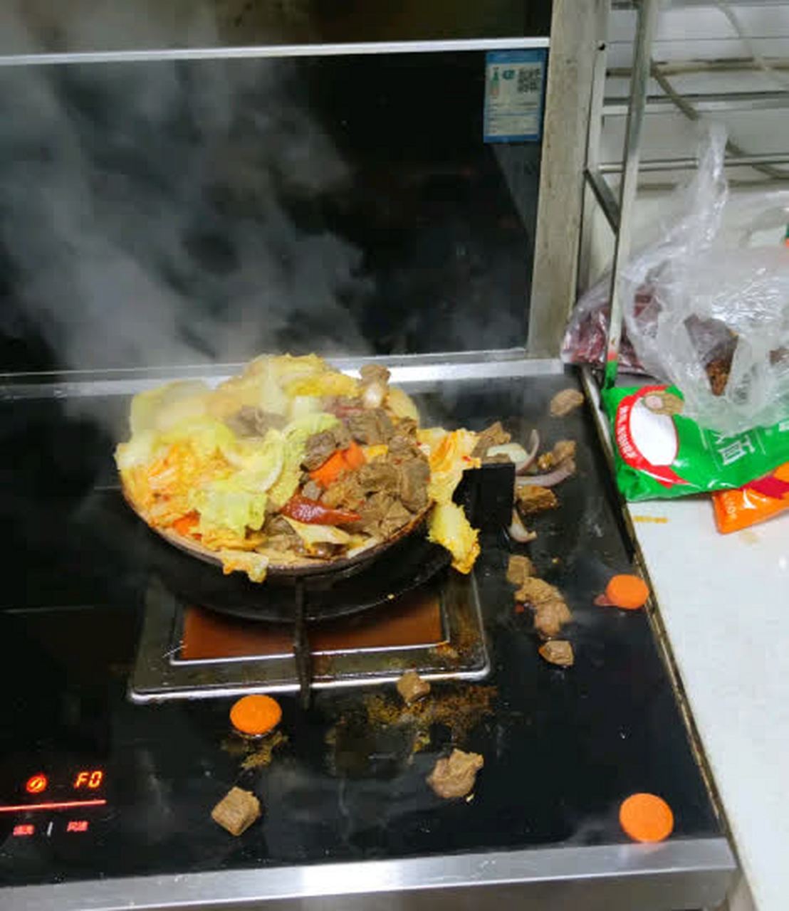 我正准备盛一碗晚餐,但锅爆炸了……#搞笑趣图