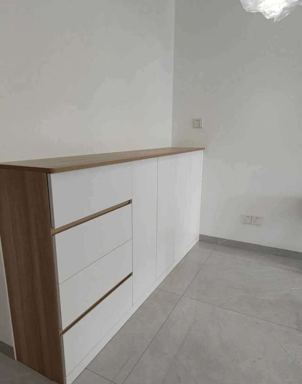 广州王先生全屋定制完工,兔宝宝生态板,柜体清雅酸枝,门板雾麻白,极简