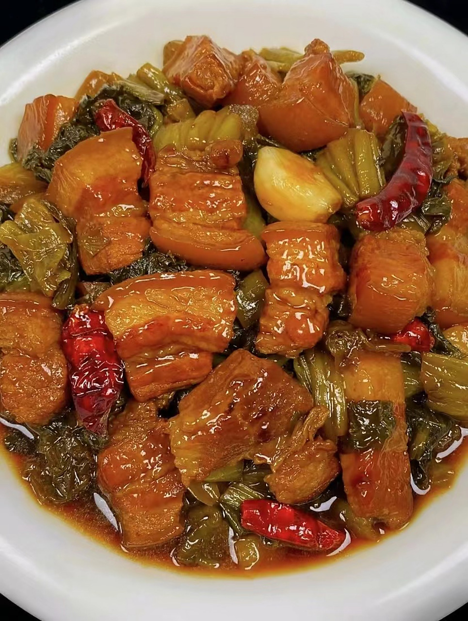 酸菜红烧肉,一道让人垂涎欲滴的经典美食!
