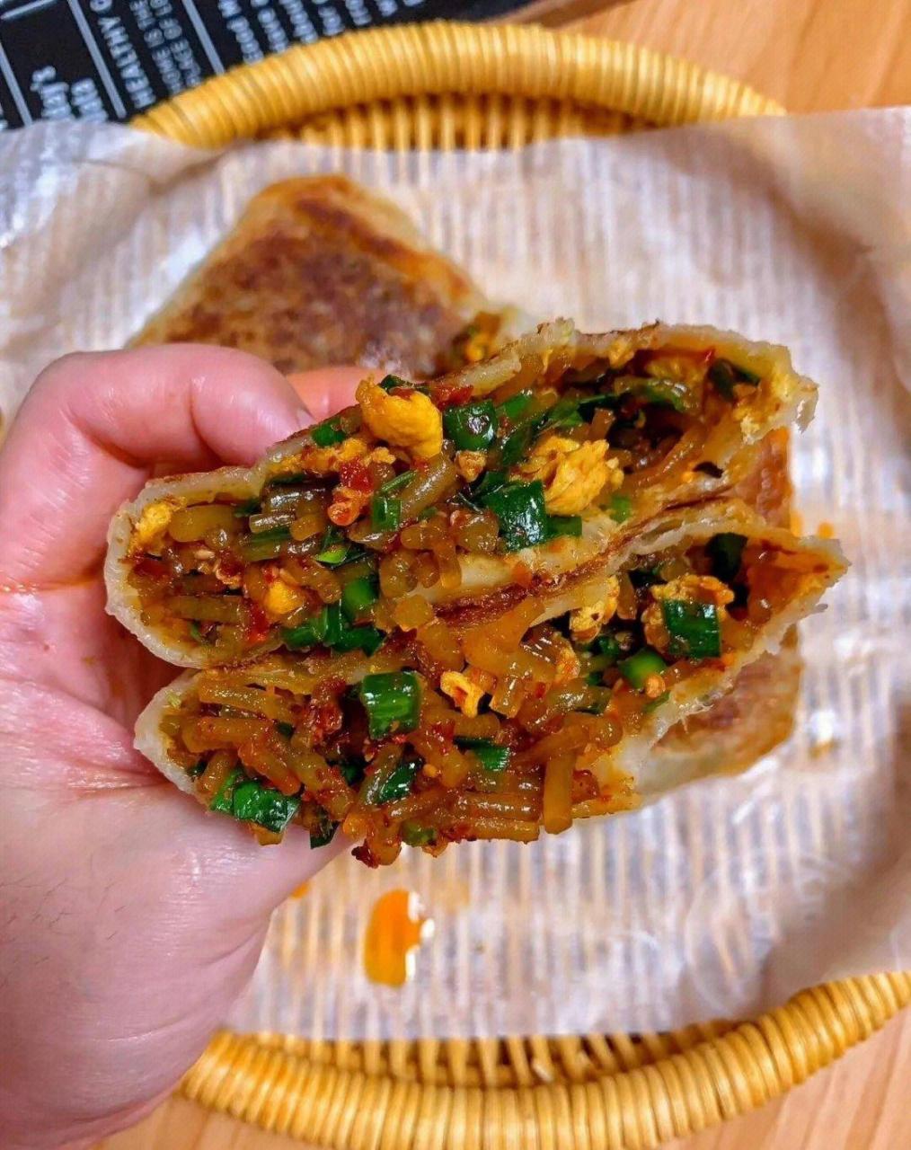 韭菜鸡蛋粉丝饼!早餐来一块,太满足了!