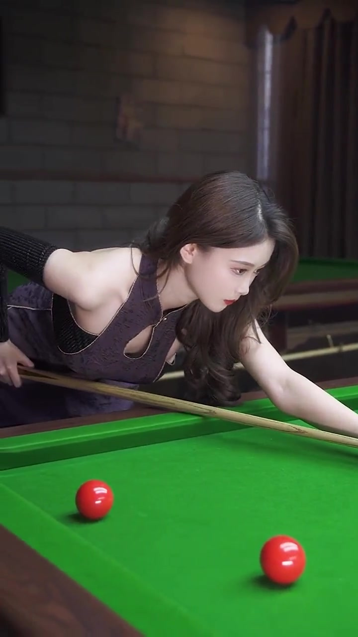 台球美女#  打台球的小姐姐,这气质酷极了