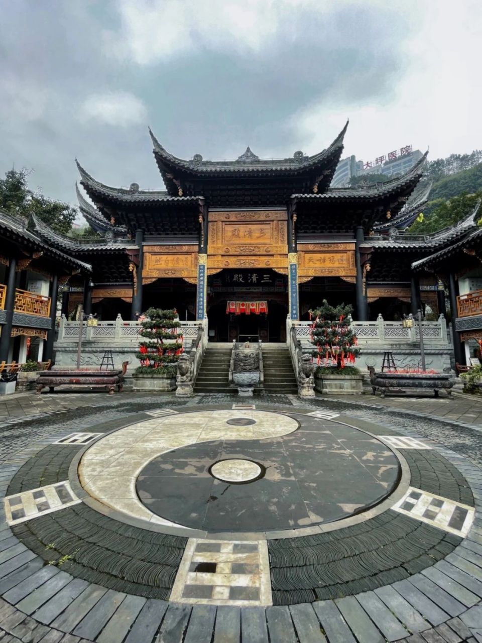 道教宫庙称"观"或者"庙"或者"宫",而不称"寺",与道教夜观天象的传统