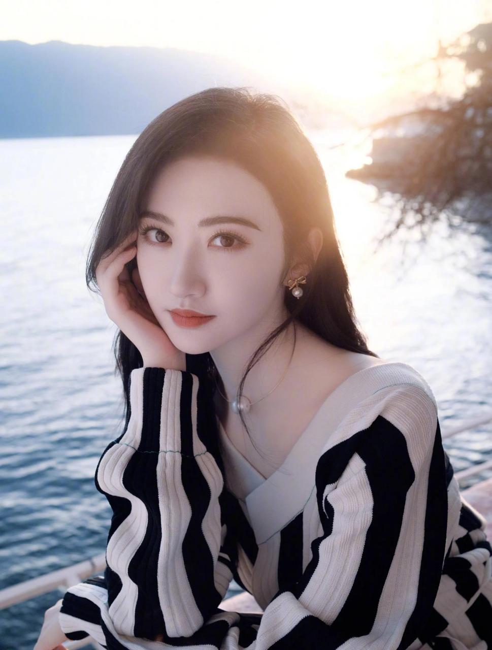 景甜原本打算和张继科结婚,因为张继科多年嗜赌成性导致囊中羞涩,景甜