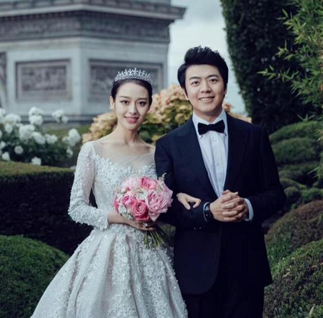 郎朗的父亲曾当众说:"刘亦菲想追郎朗被拒绝了,我儿这么优秀,只有皇室