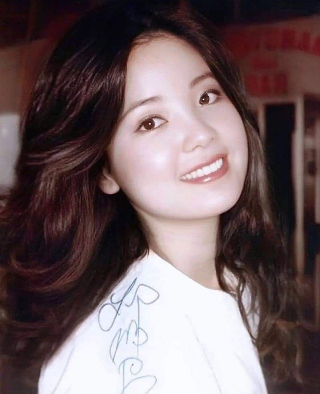 邓丽君逝世28周年#  28年前,年仅42岁的台湾歌手邓丽君小姐,因哮喘