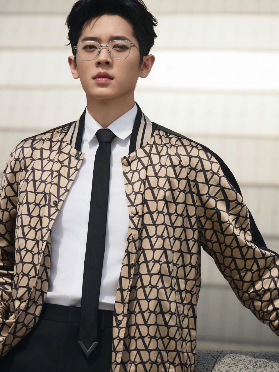 拍了一拍丞磊 刚刚周末追完电视剧,就如愿05拍到