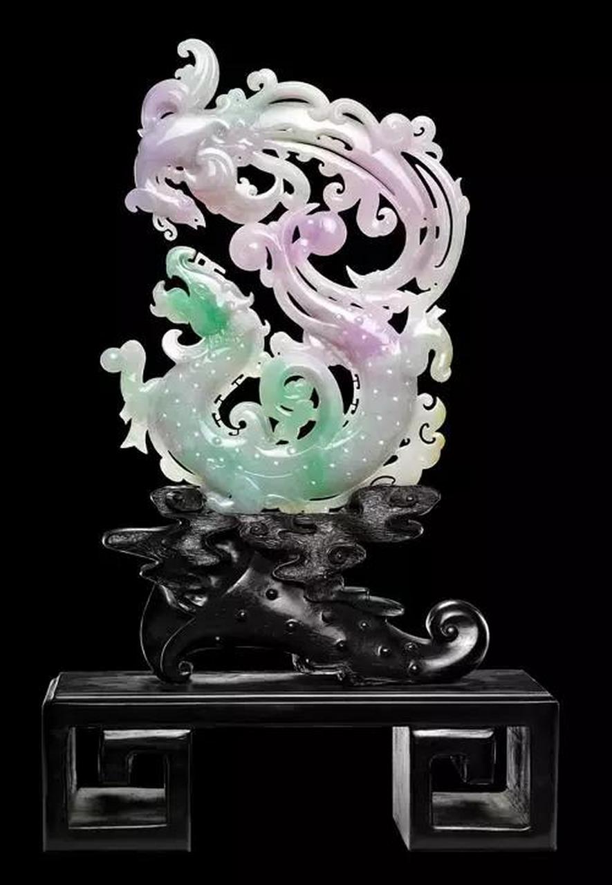 翡翠百科# 透雕也称为镂空,依照图案的设计将没有表现物象的部分炭照