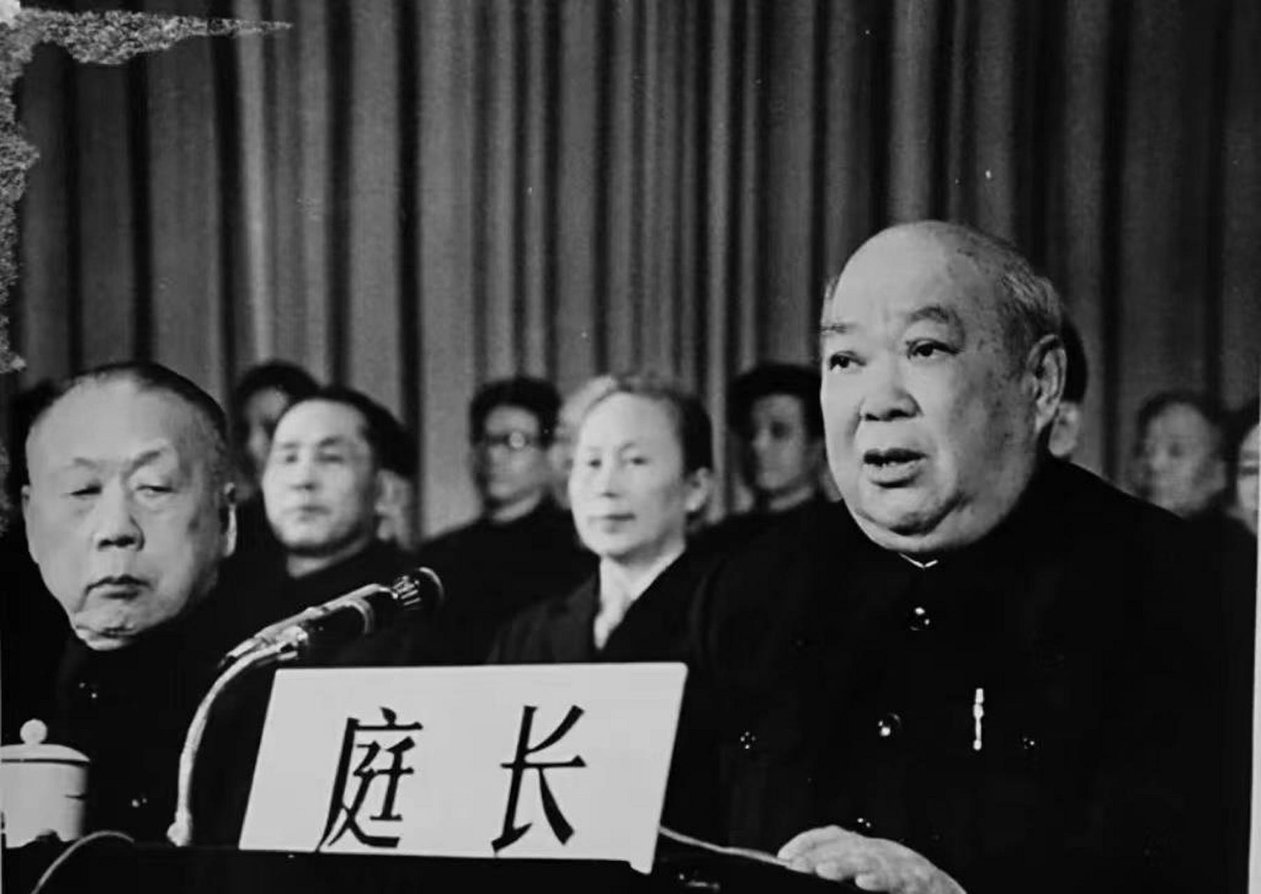 1999年1月 24日,最高人民法院第五任院长江华在杭州逝世,享年92岁.