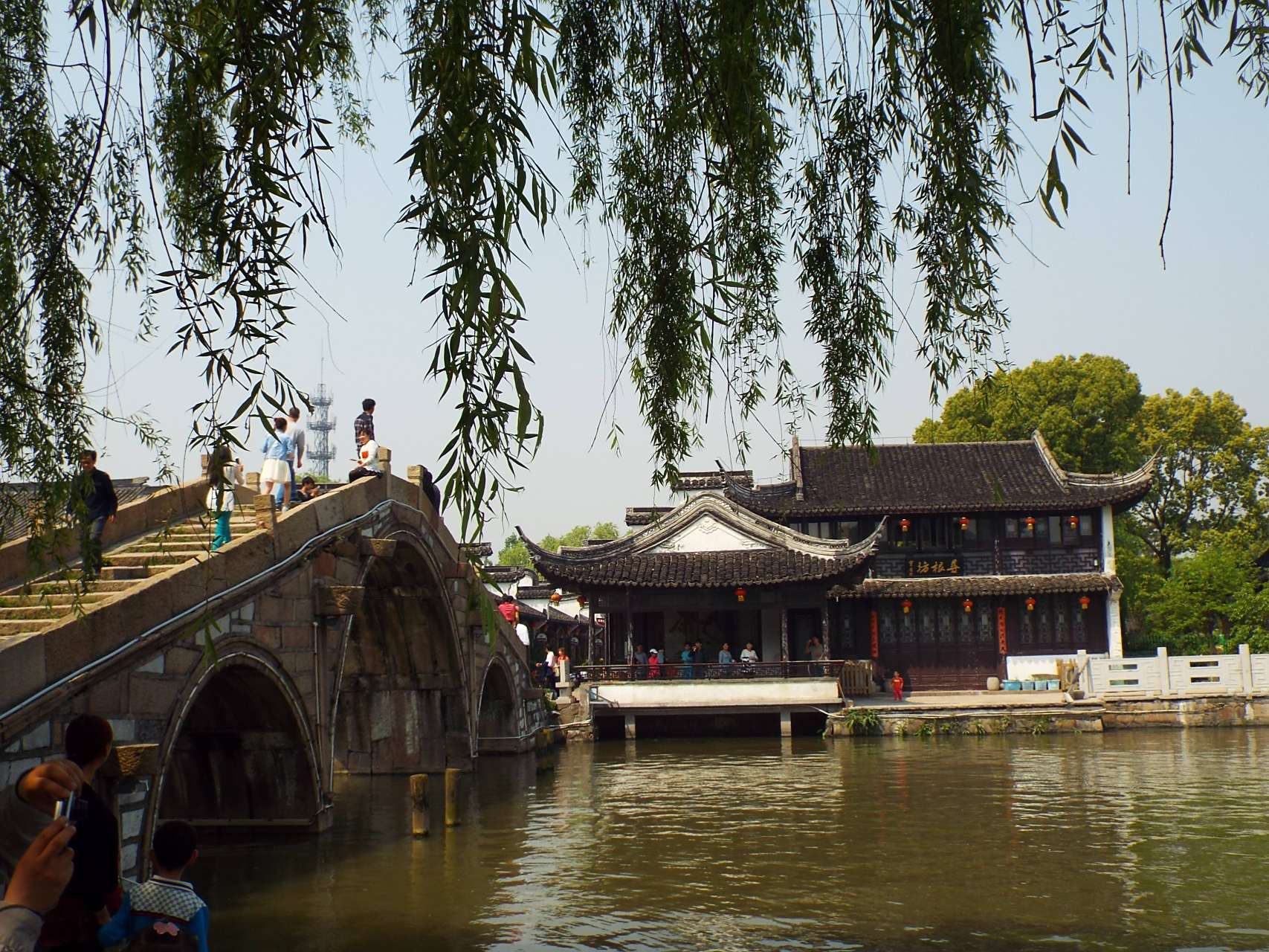 浙江嘉兴有个鸳鸯湖,风景秀丽,令人称叹.