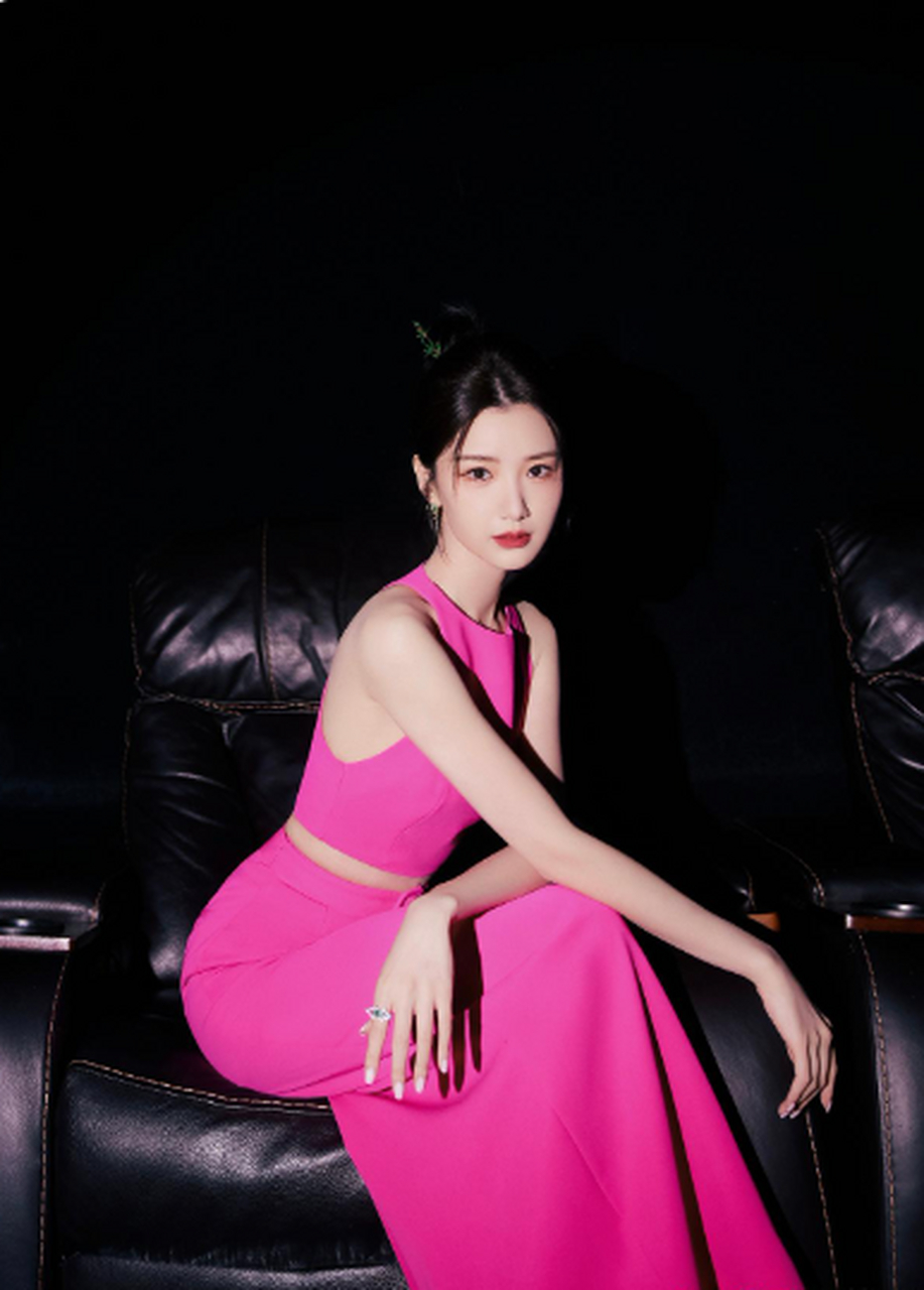 粉色气质 毛晓彤