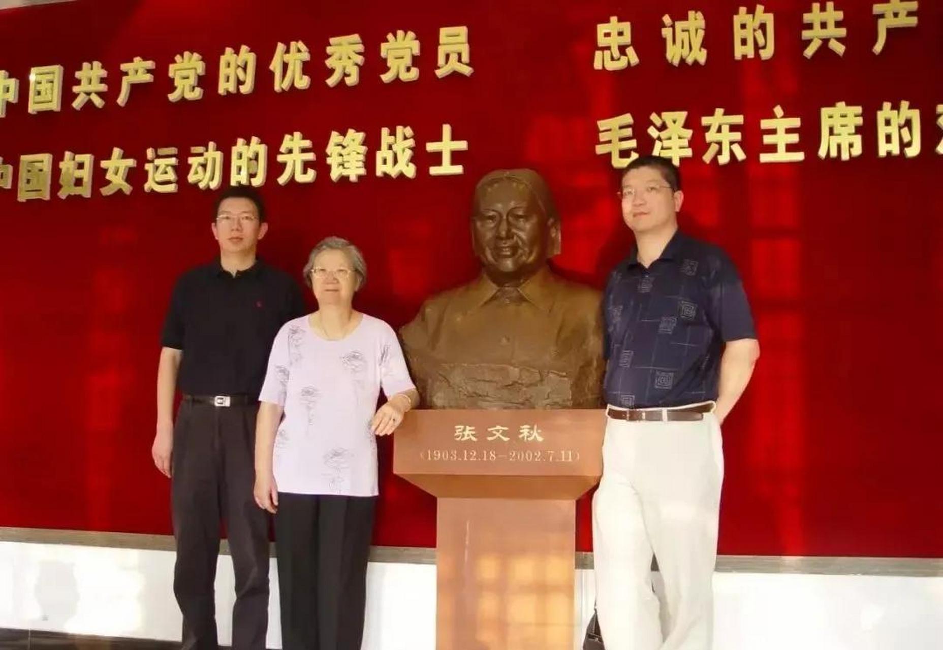 领动计划# 2006年6月24日,刘思齐携长子杨小英,次子杨钧回到故乡罕北