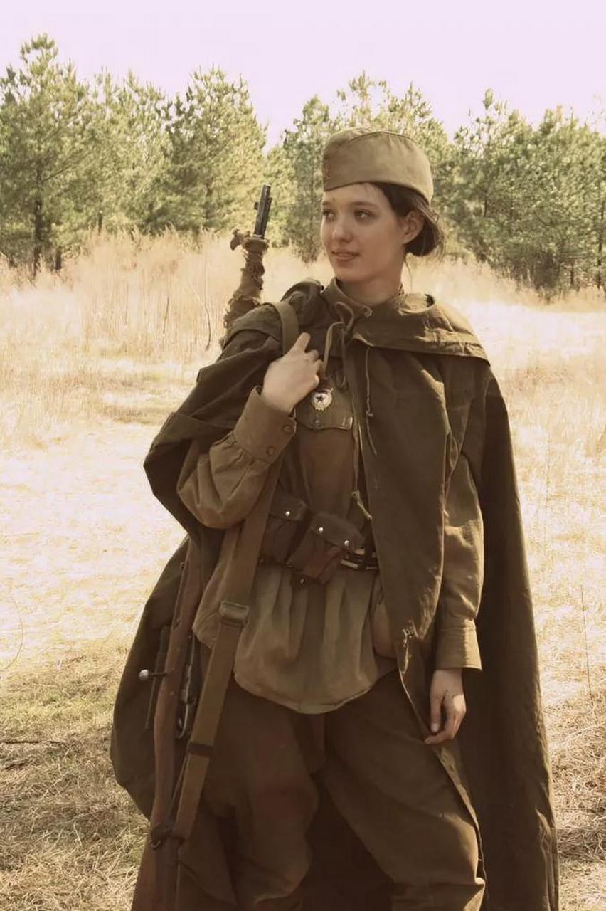 苏联年轻女孩基本都是人高肤白,这可能就是民族特点吧!