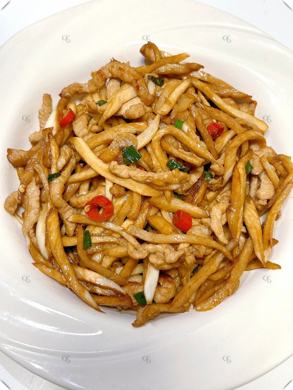 茭白炒肉丝,专治不爱吃饭的宝宝又香又脆超级好吃,一碗98根本不够吃