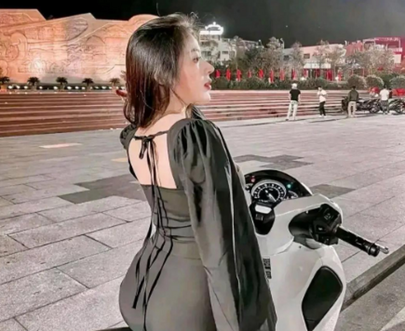 晚上骑车出来兜兜风