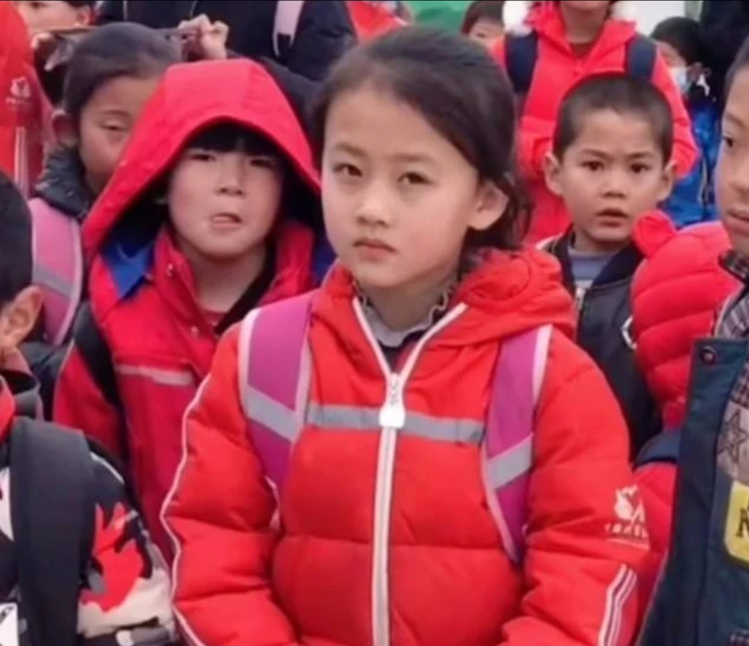 最美小学生,因为长了一张倾国倾城的脸蛋走红网络!