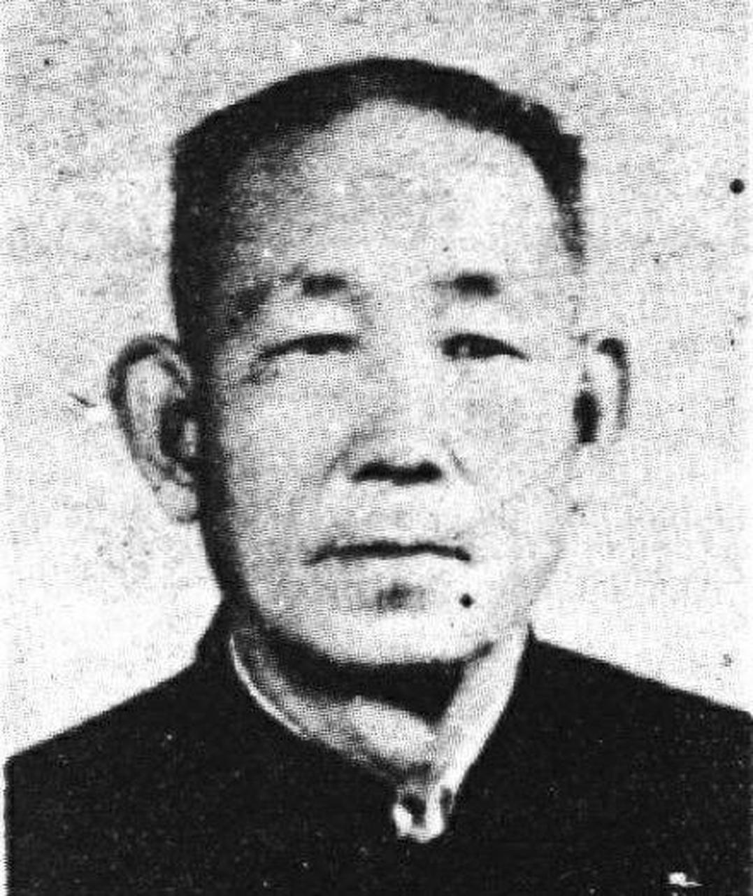 1945年,在萧华的批示下,原伪莒县驻军大队长莫正民正式入党.