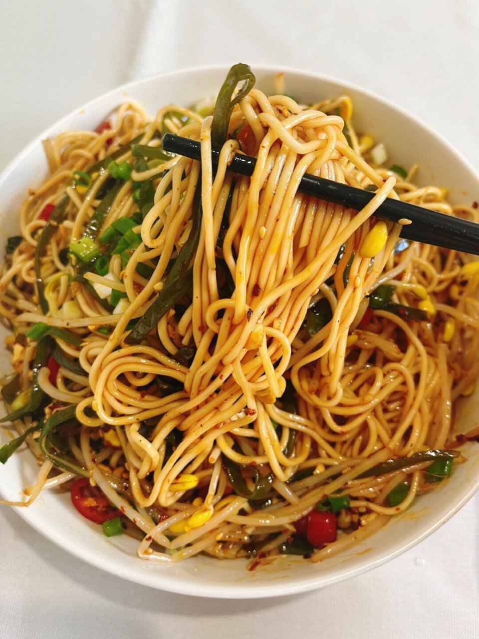 制作凉面 食材: 准备一些凉面.