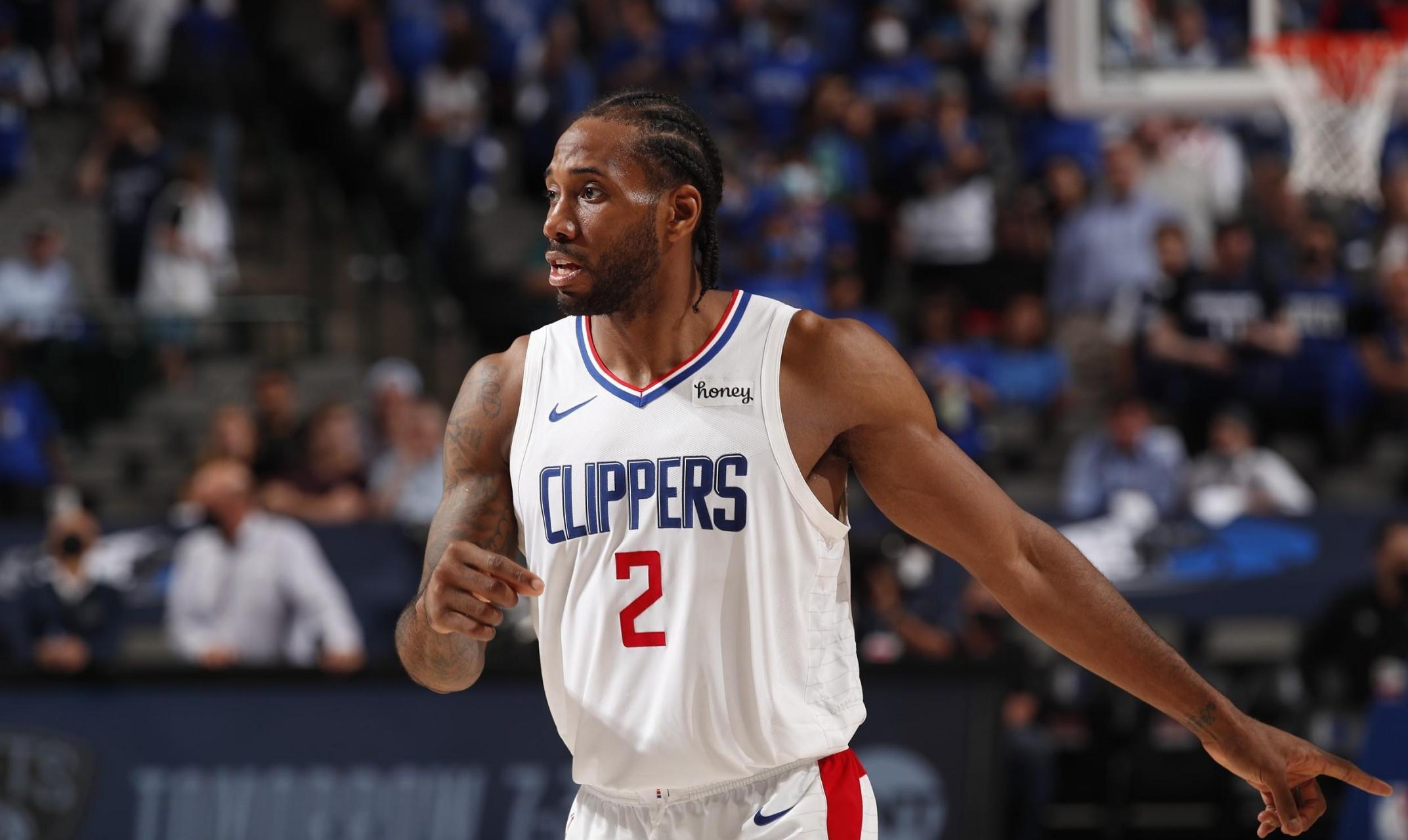 2011年nba选秀,在首轮第15位被印第安纳步行者队选中,随即被交易至圣