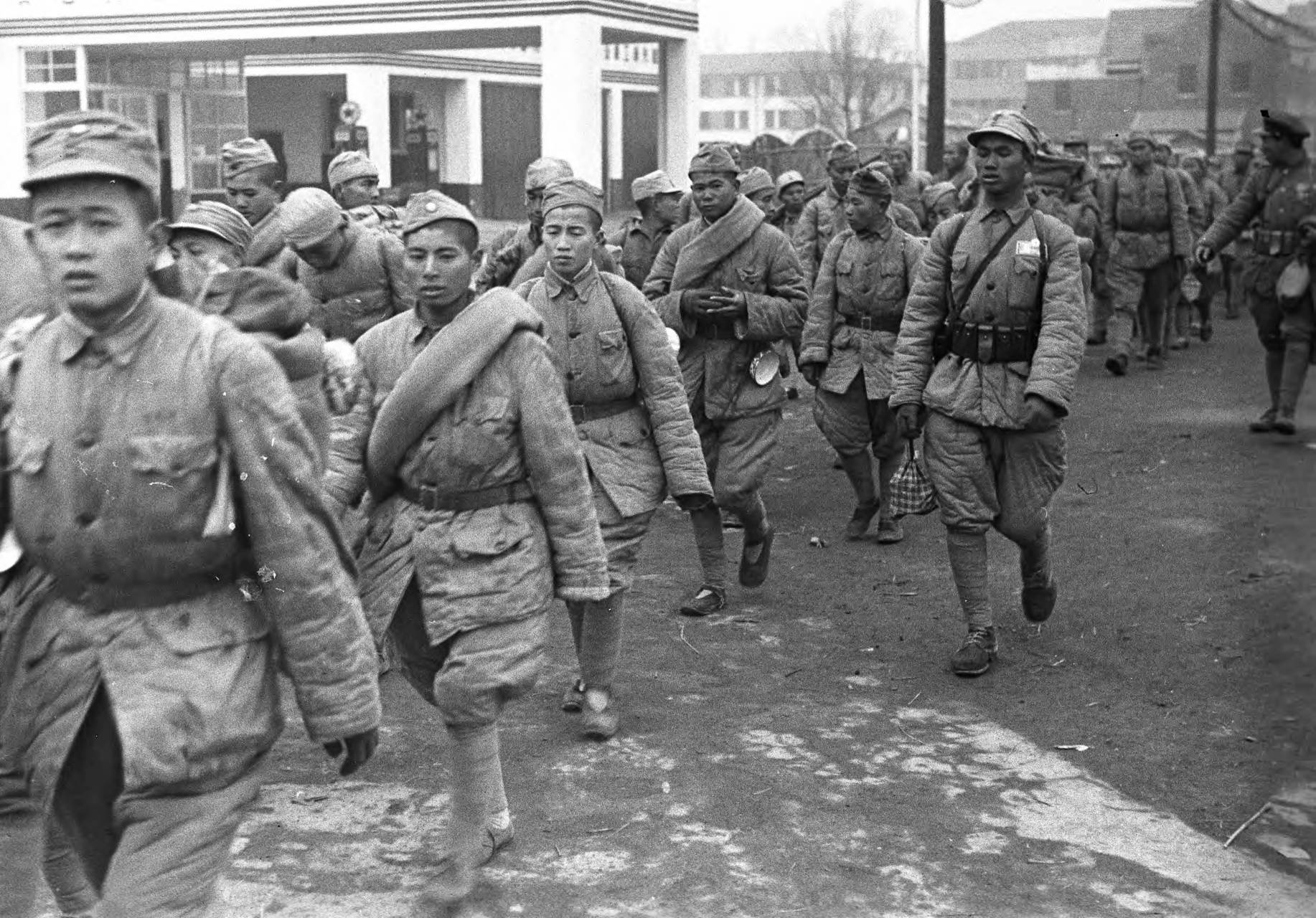 (约1949年)1949年南北战争,中国,士兵行进#历史# #士兵