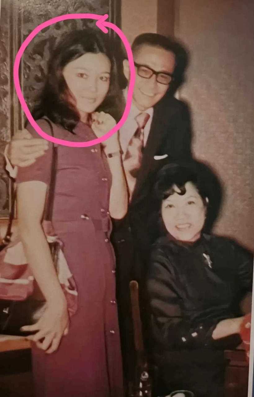 一代美女白韵琴年轻时候还是单眼皮,不过她如果没有去开双眼皮,也许