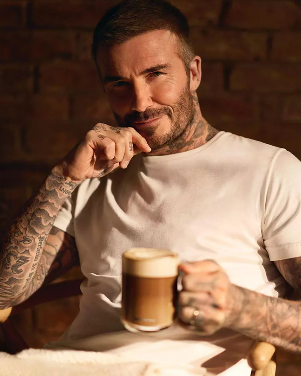 贝克汉姆作为足球明星和时尚偶像,一直以来都备受球迷和网友的喜爱.