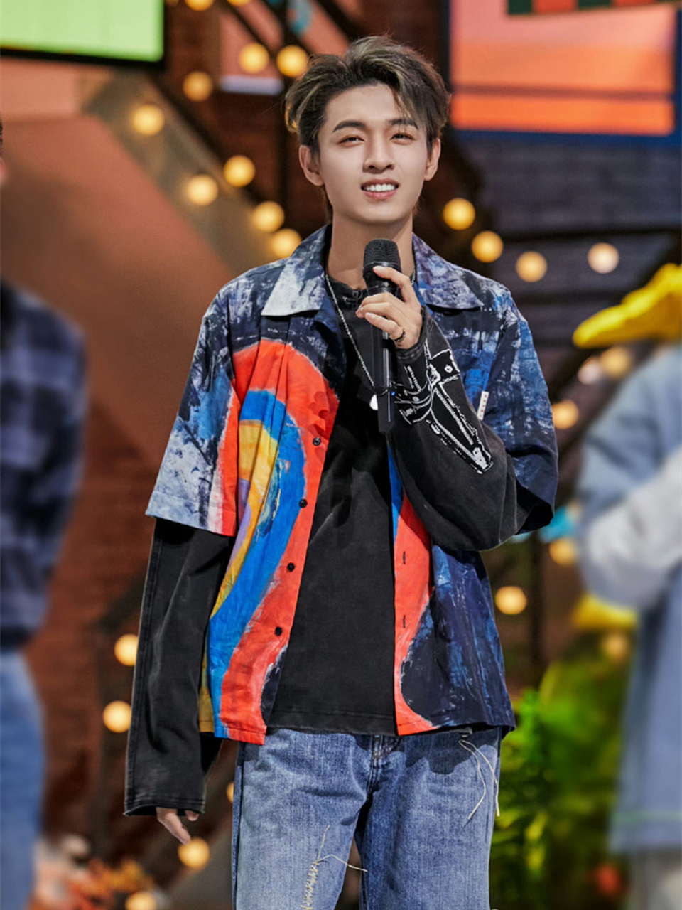 德云社秦霄贤录制综艺受伤,看到老秦这么拼,大家也默默送上祝福和关心