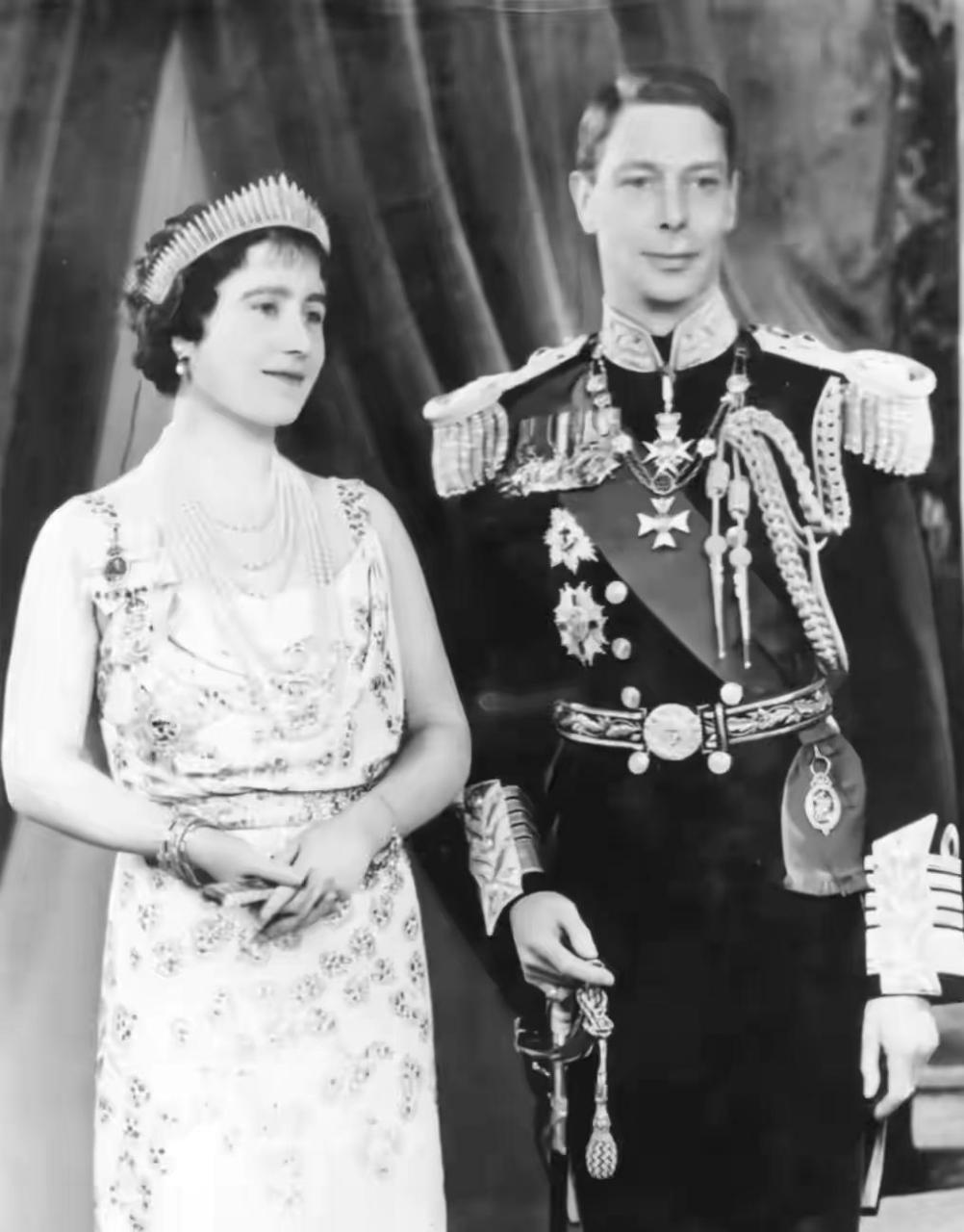 伊丽莎白二世女王的父母乔治六世和伊丽莎白·鲍斯·里昂,年轻时的