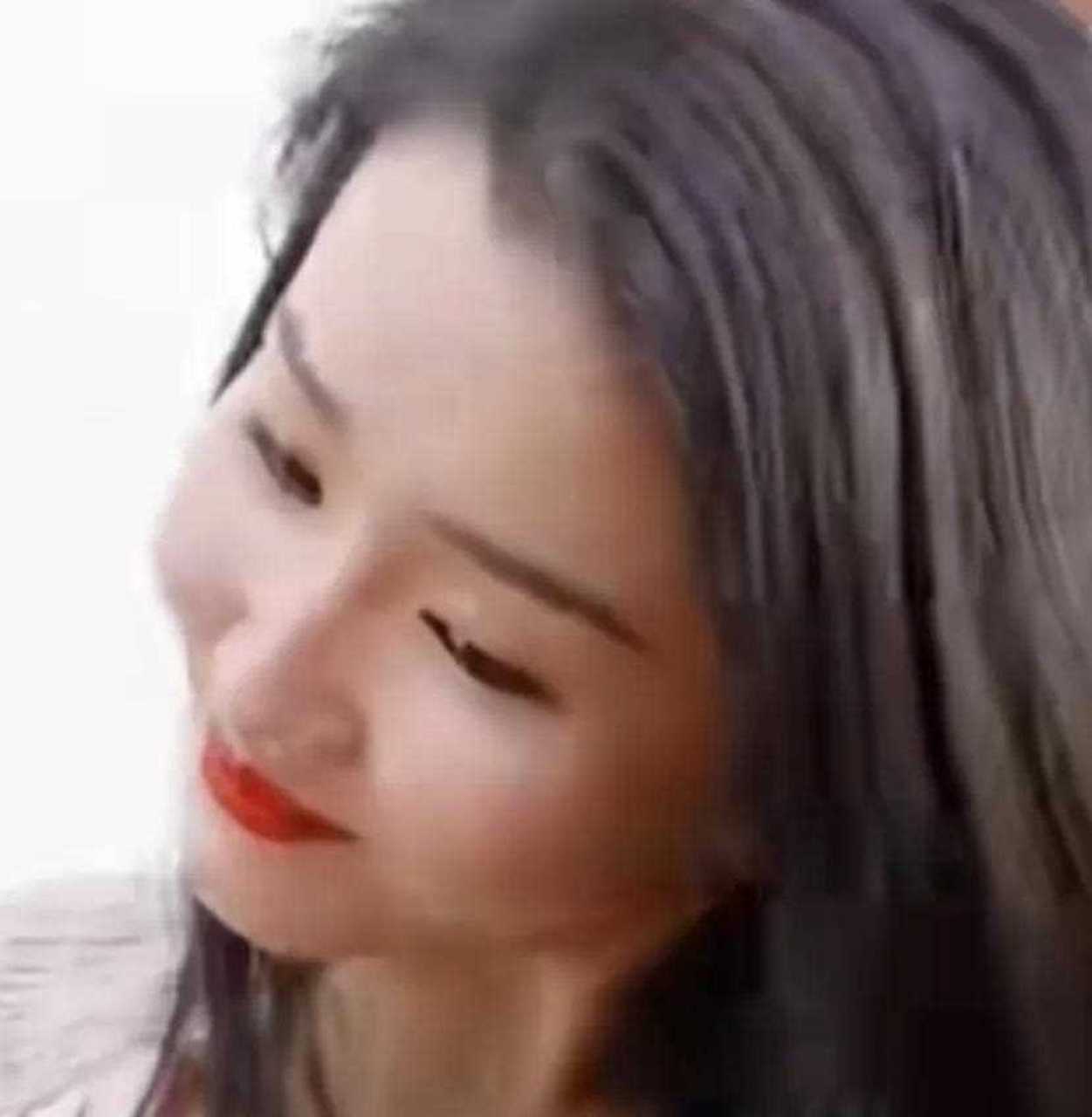 赵露思你这头发,前天晚上是去打罗了吗,养发方法如下: 1,按摩五分钟