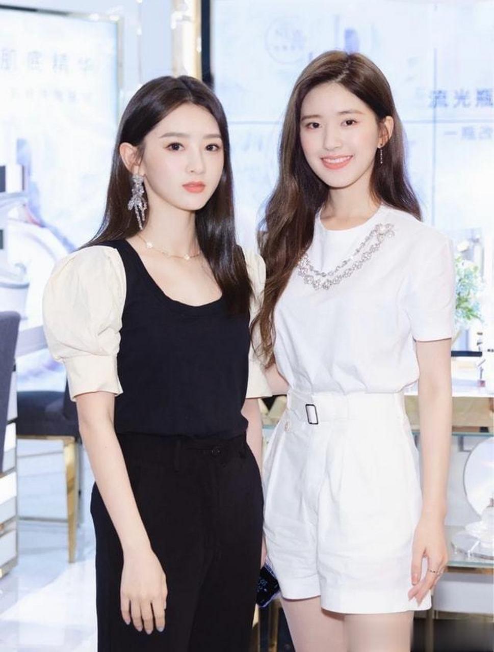 赵露思与替身合照#赵露思与替身合照的事件虽然引起了一些争议,但也