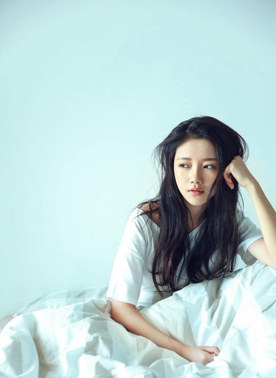 94年四川成都女演员陈娅安,"最美举牌女生" 94年四川成都女演员陈娅安