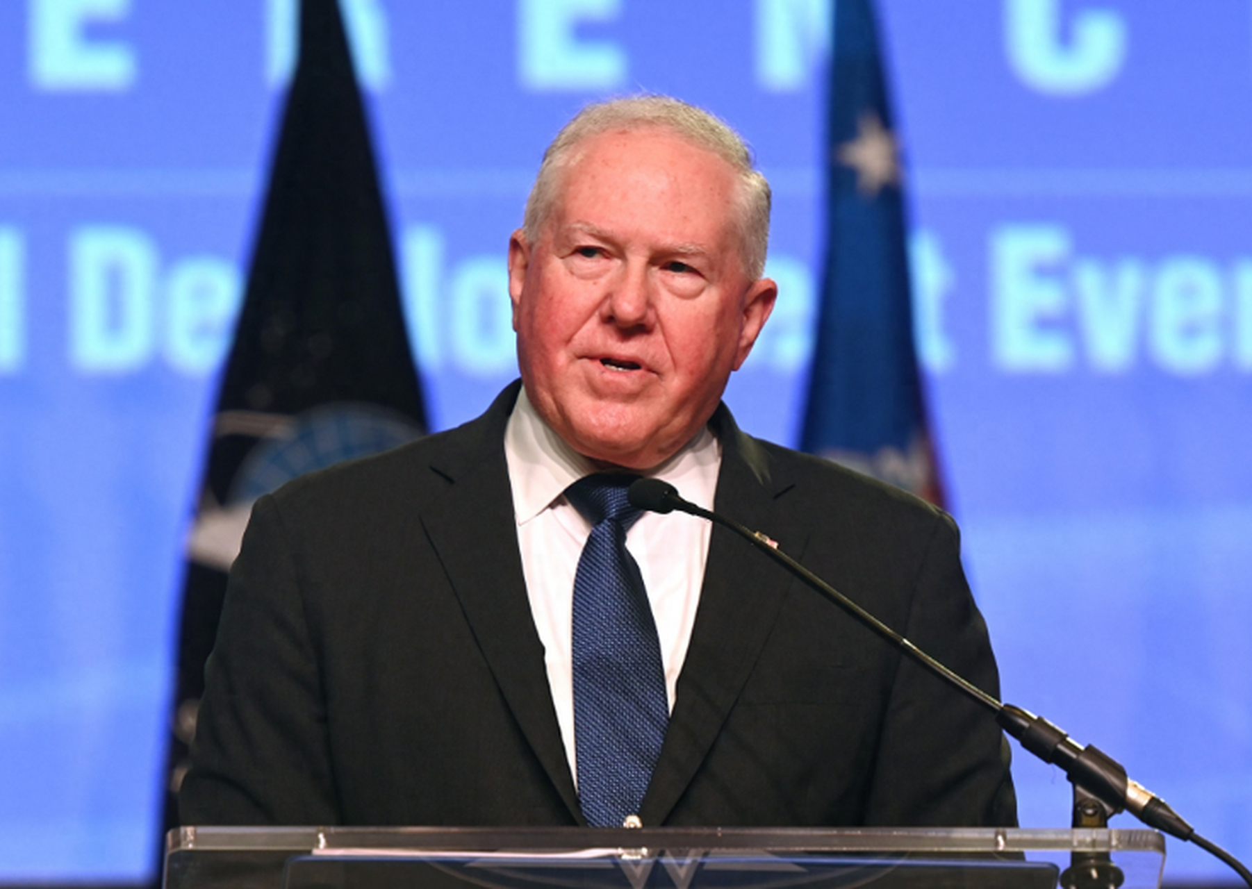 美国又在散布中国威胁论,就在13日,美国空军部长弗兰克61肯德尔在