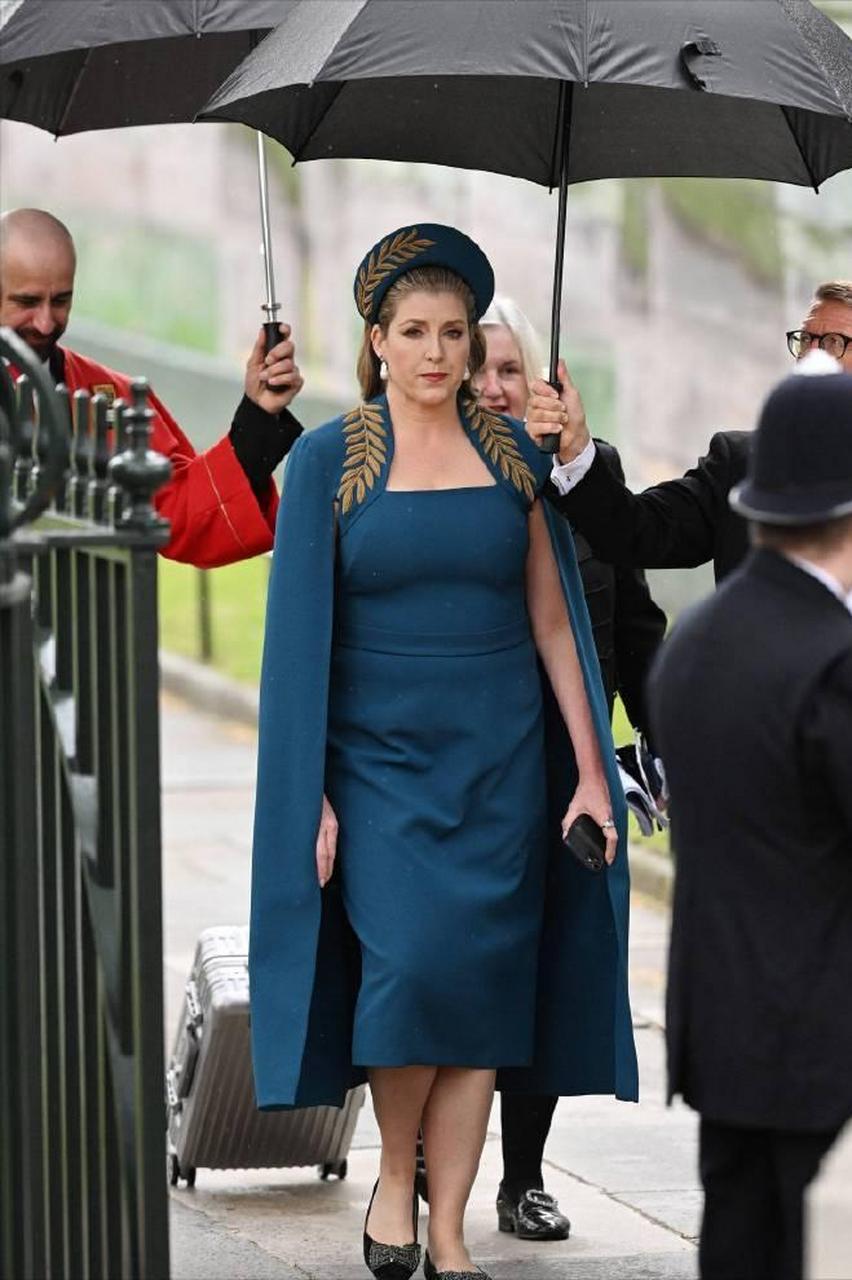 penny mordaunt女士是首位女性执剑官,她担任了查尔斯三世和卡米拉