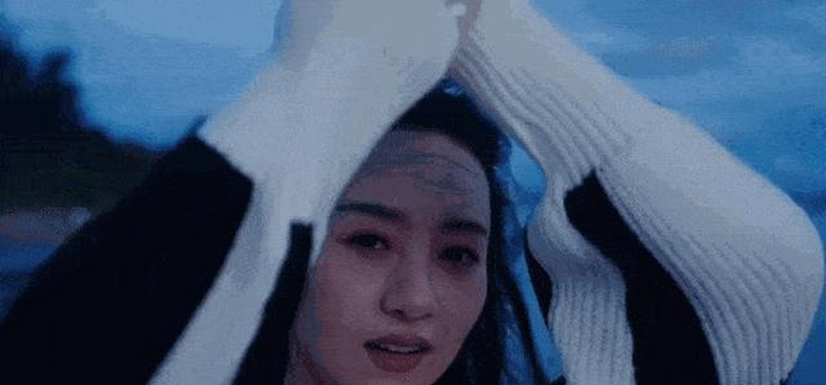 这场风波的起因,就是赵露思的新电影《后浪》的预告片.