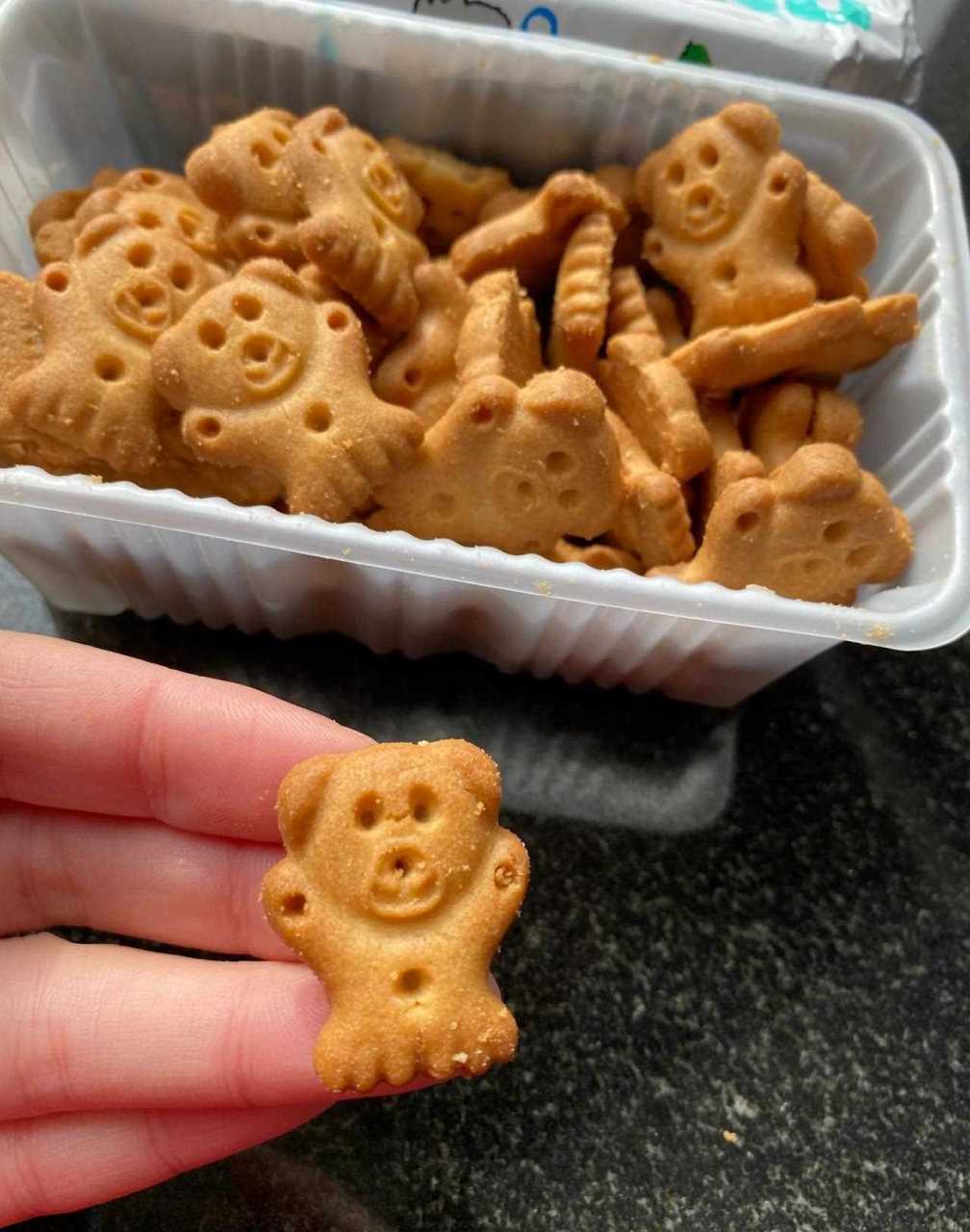 熊字饼是我一直都爱吃的饼干,便宜又好吃.