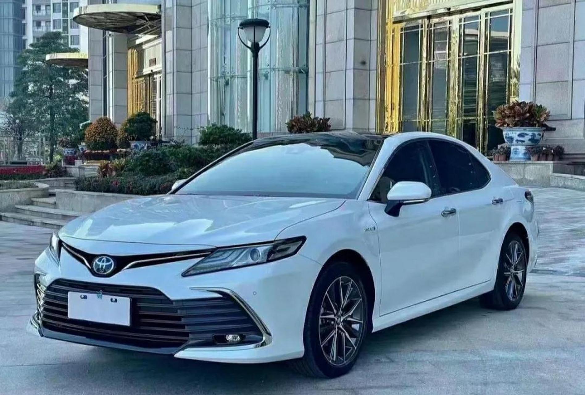 2023款丰田凯美瑞正式发售了,新款真的是只改了装饰条这些小细节,整体