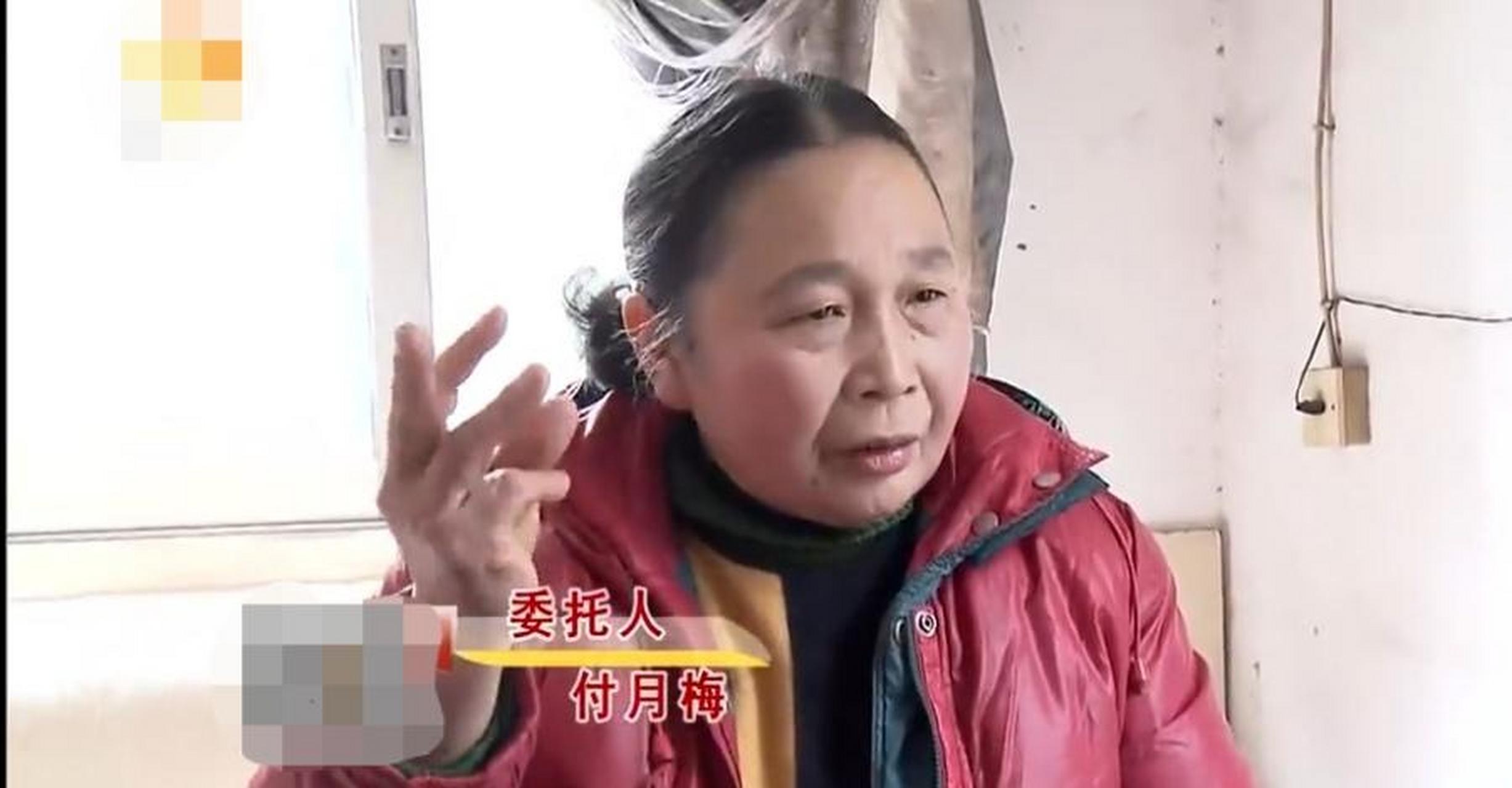 65岁的付月梅辞工回家,却发现没有地方可去,她说她有两个女儿,但她也