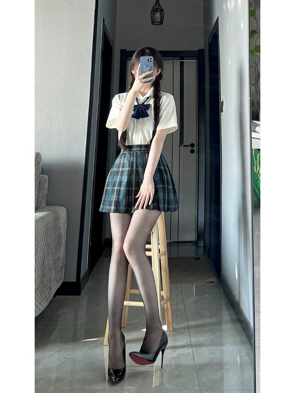 谁能拒绝jk 黑丝呢 高跟鞋配jk  还是喜欢最后一张