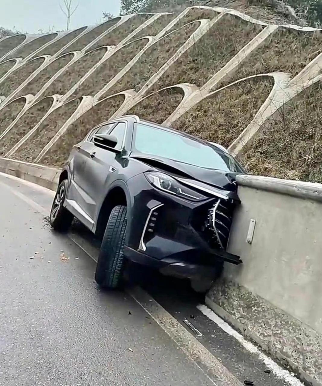 能把车开到这里去,司机绝对不是一般人