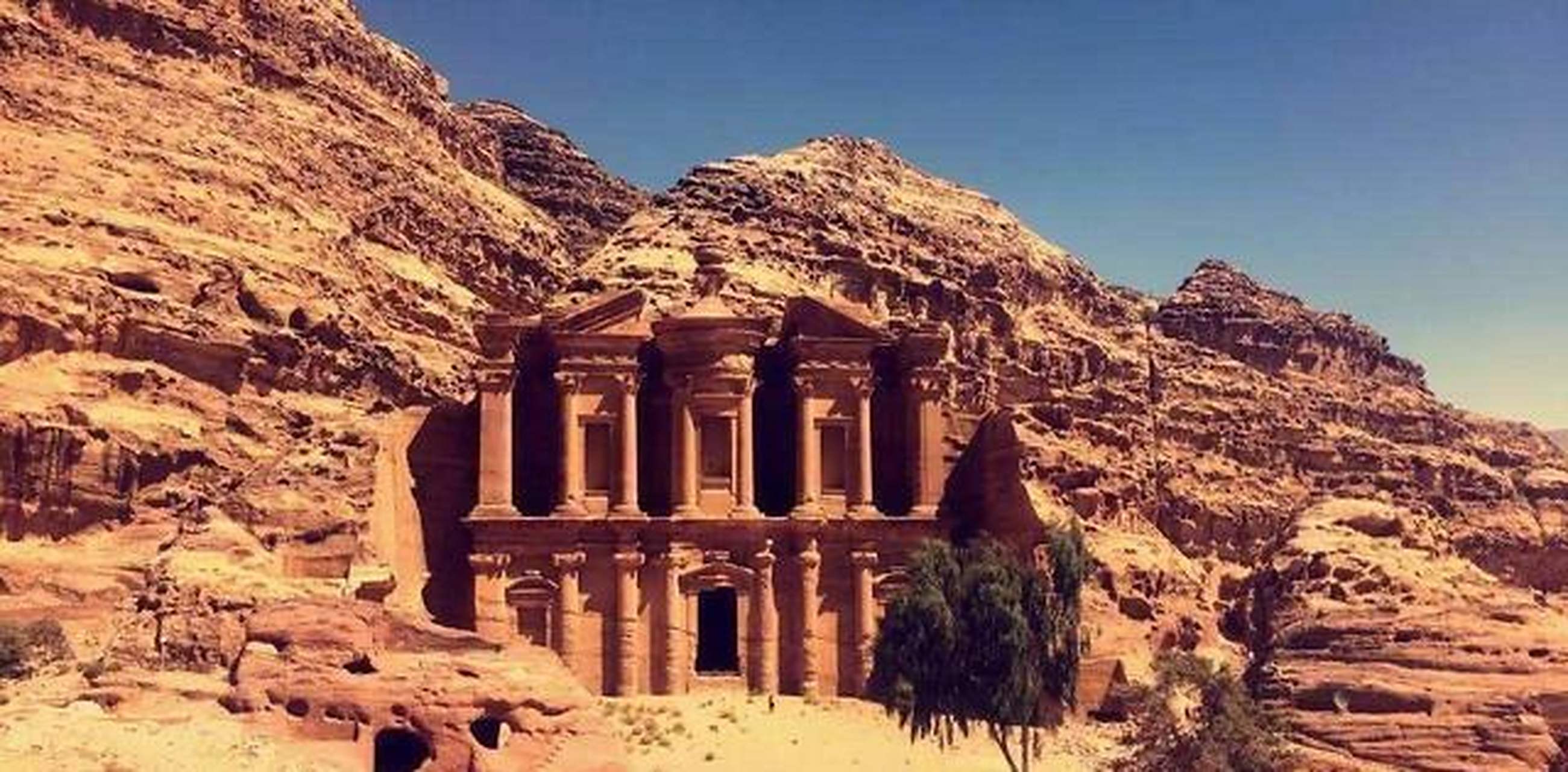 佩特拉城,又被称为佩特拉古城,是约旦南部的一座历史古城,同时也是