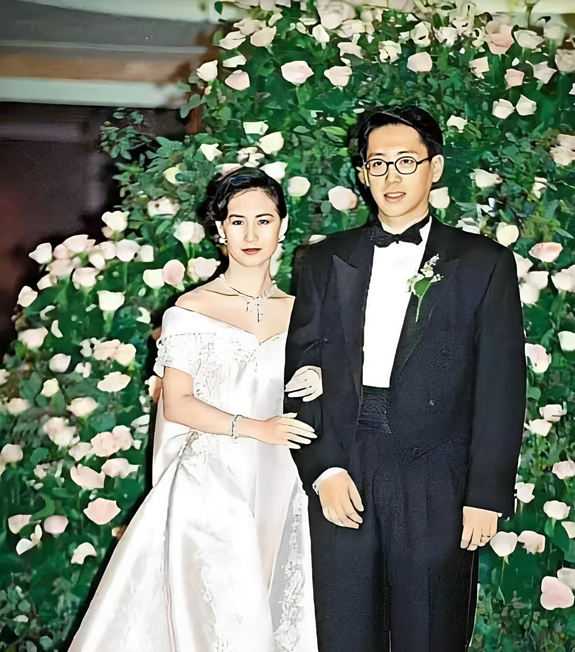 何超琼嫁给许晋亨痛苦吗?