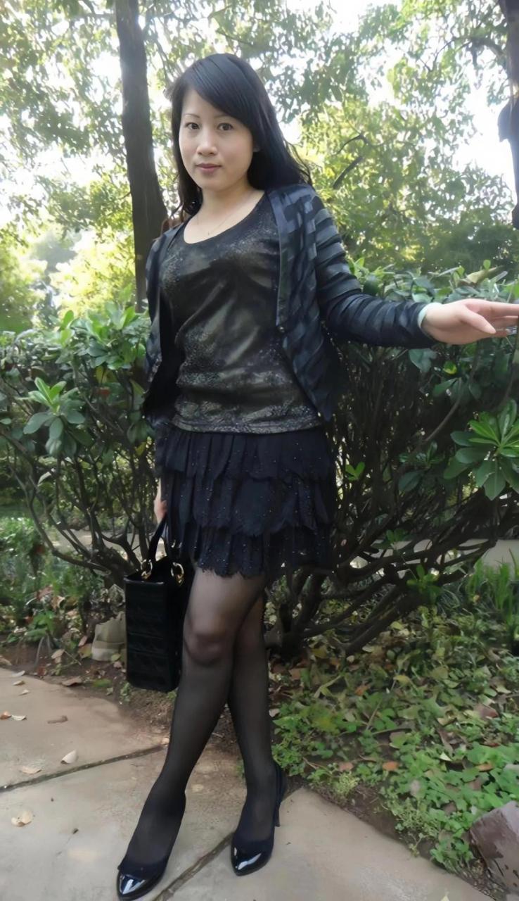 贵在真实阿姨 很久以前的老照片,没有腿部拉长,没有美颜,没有滤镜