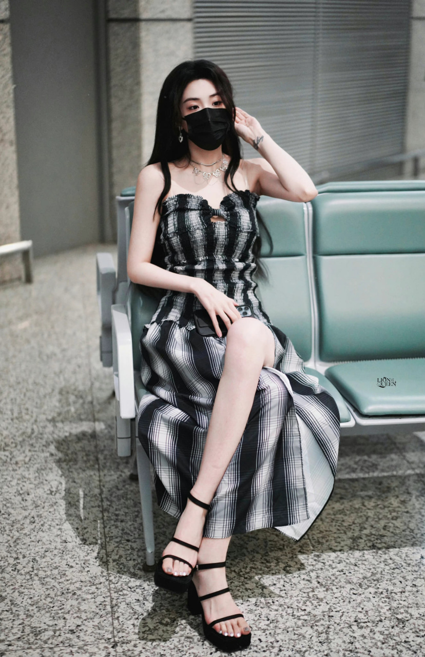 喻言  美腿玉足合集[笑哭]