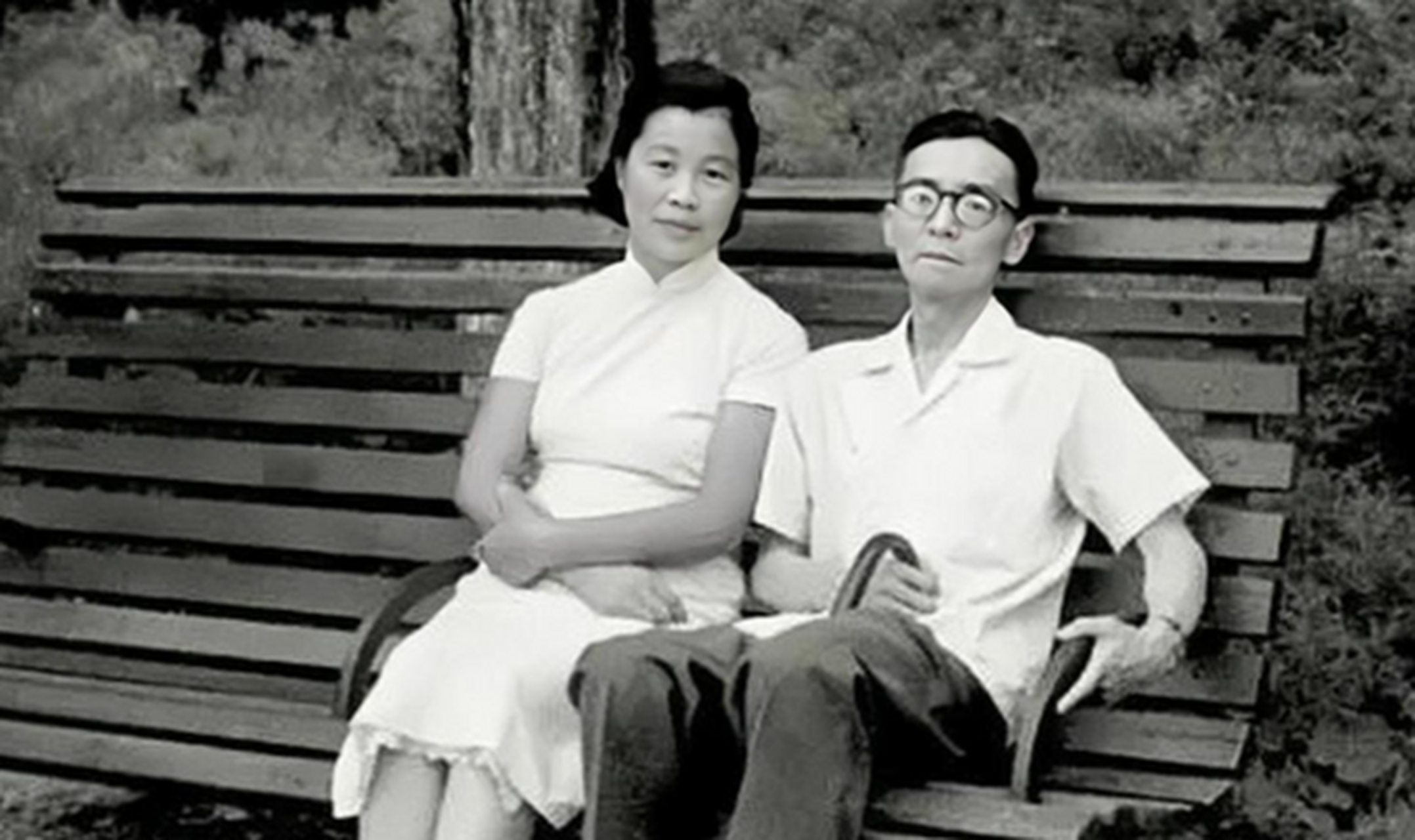 一天,趁梁思成不在家,林洙偷偷取下客厅里的林徽因画像,女儿梁再冰