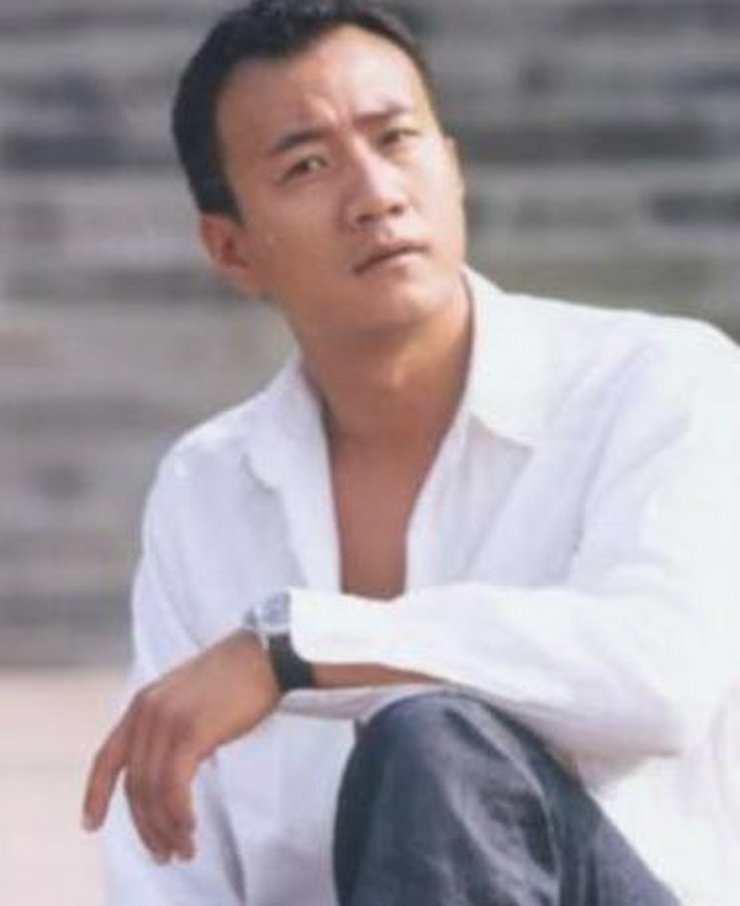 1990年的《恶狼与天使》是胡军参演的第一部电影,此后12年的时间里