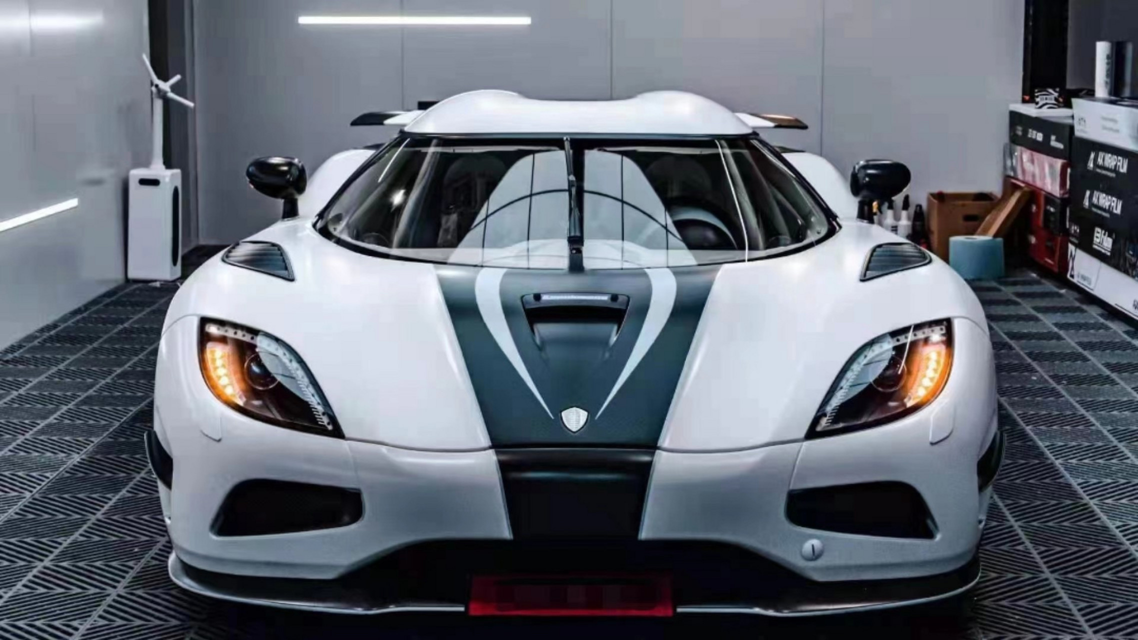 超级跑车柯尼塞格agera 神车柯尼塞格agera目前我们国内转了3手了吧.